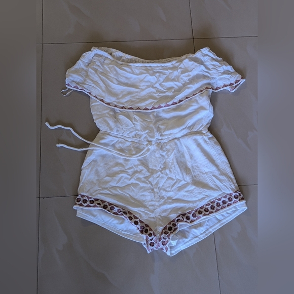 Lulus Ivory Oaxaca Embroidered Off Shoulder Romper short size M beach summer - Picture 14 of 16